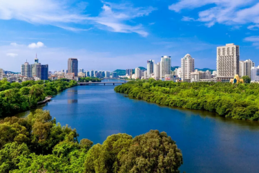 阿东召开座谈会，研究制定三亚旅游业疫后恢复重振计划