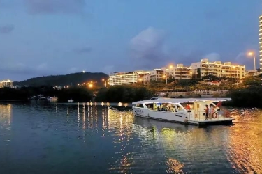 “三亚夜游私舫餐”，旅文集团带你解锁夜游三亚新方式