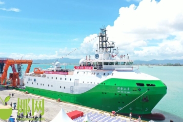 万米载人潜水器支持保障母船“探索二号”抵达三亚