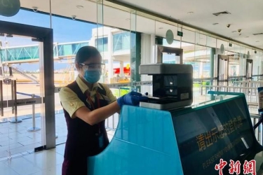 三亚机场实现国内航班“无纸化”乘机全覆盖