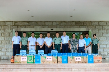 三亚旅文集团在“八一”建军节前慰问驻琼某团部队官兵