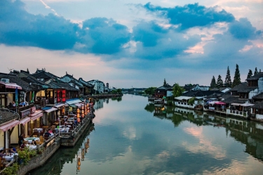 文旅部：乡村旅游正快速恢复，1-8月总收入达5925亿元