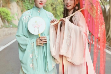 在百花盛开时节，赴一场最in古风摄影活动