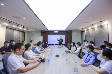 三亚旅文集团开展“查堵点、破难题、促发展”文明礼仪教育“五进”活动