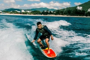 @所有人，趁“湿冷魔法”对三亚还未发动，狠狠的体验一番海上热度刺激图鉴项目！