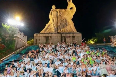 “一鹿童行，悦动三亚”2023年三亚夏日亲子季鹿城夜跑在鹿回头风景区盛大举行