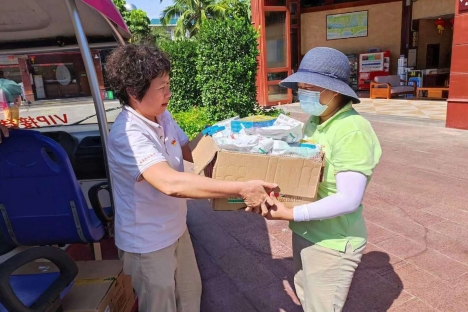 炎炎夏日送清凉 丝丝关爱润人心